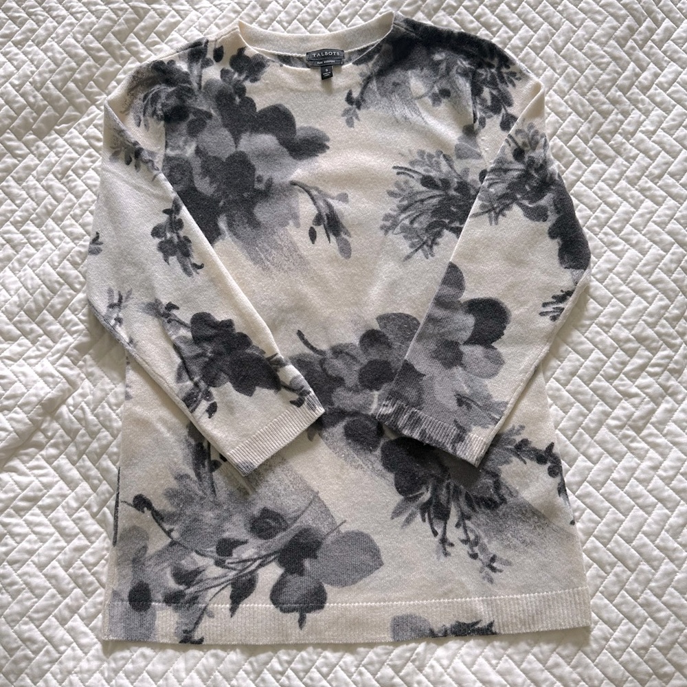 Beautiful floral cashmere sweater!